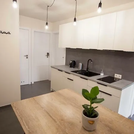 Chmielna - Center Apartmán *